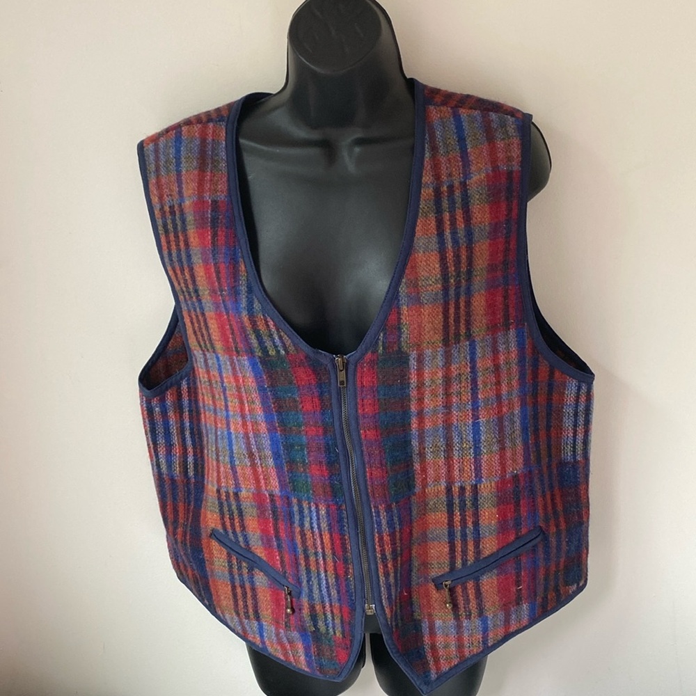 Paris sports club wool zip front vest vintage